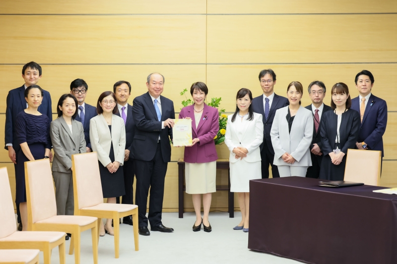 『女性のヘルスケアに関するガイダンス』 発表に合わせ首相官邸へ表敬訪問を行いました